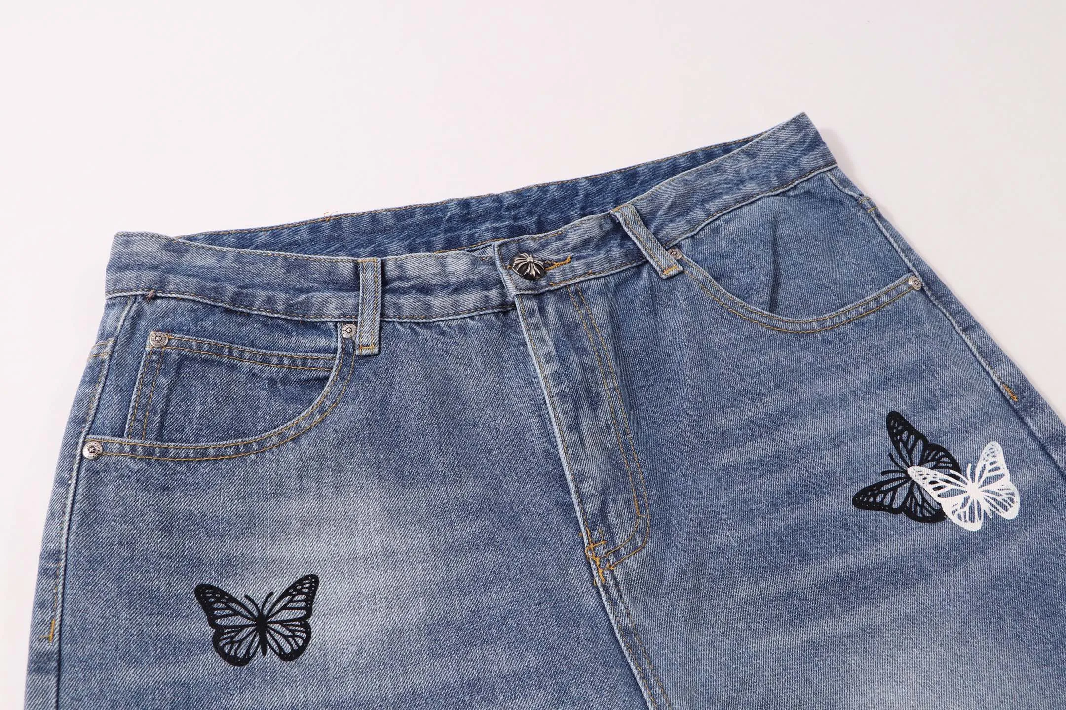 P240 Style number: H95 Croxin & 𝐂𝐡𝐫𝐨𝐦𝐞 𝐇𝐞𝐚𝐫𝐭 ss25 blue butterfly print jeans. Styles with different washed textures are very friendly to people with thin legs and thick legs. The slightly flared version perfectly modifies the leg shape. The timeless and moderate length makes it easy to match and match. It is the basis for various styles and is a must-have in your wardrobe! The fabric is stiff but also makes the upper body soft without losing texture. The washing process is even more perfect. It is a must-have item for everyone! ! ! Washed wheat, hang tag, pants label, three labels complete Color: blue Size: 28-30-32-34
